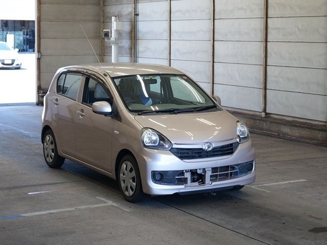 2366 DAIHATSU MIRA E S LA300S 2016 г. (ARAI Bayside)